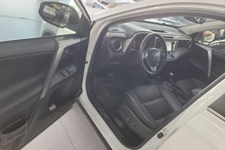 Used Toyota RAV4 2016 2.5L Automatic 4x4 Elite Edition
