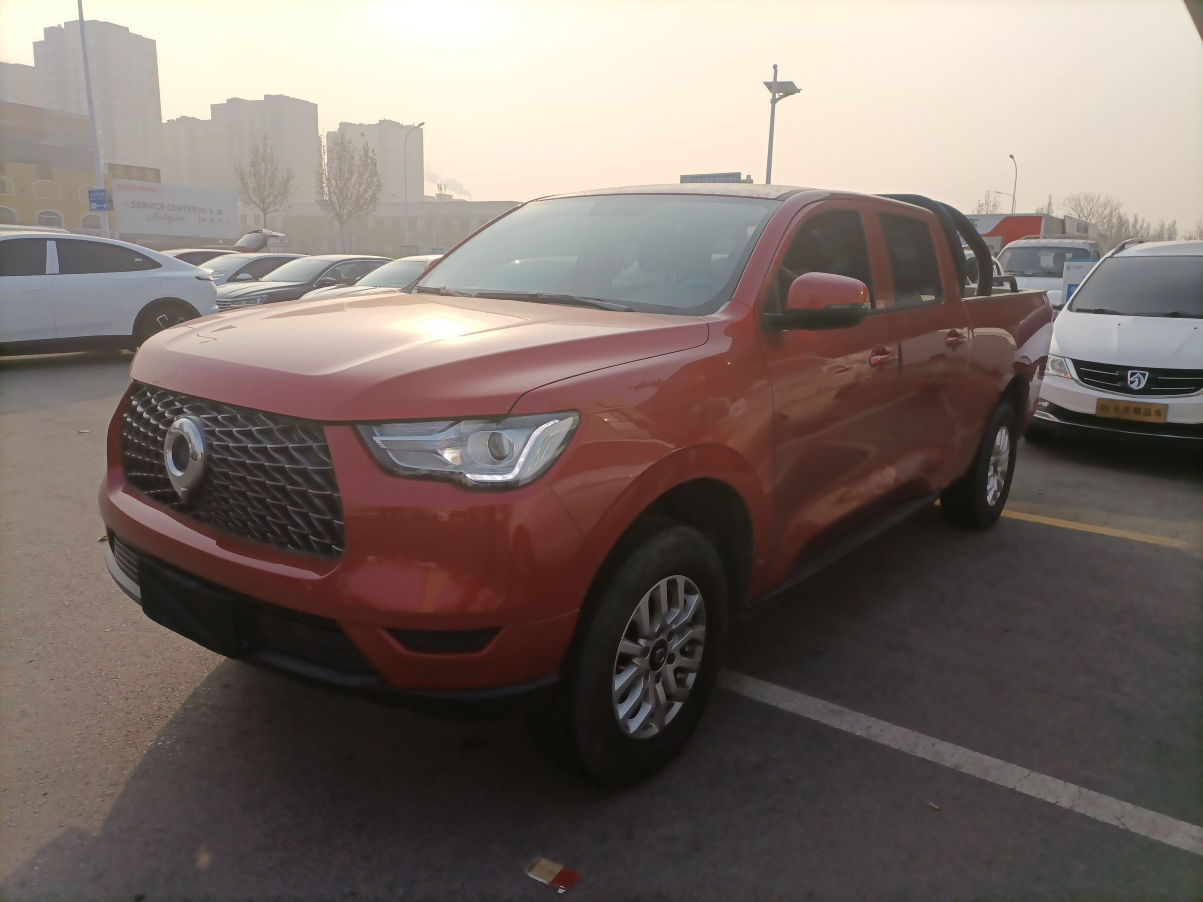 Под передней частью автомобиля