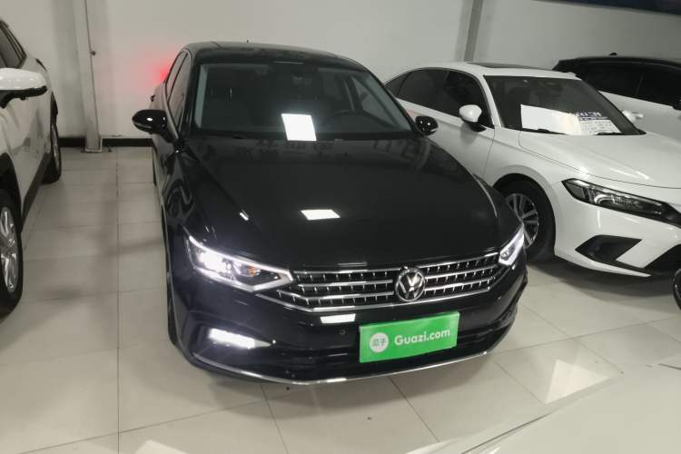 Used Volkswagen Magotan 2023 2 Million Units Limited Edition 330TSI DSG Leading Version
