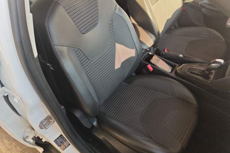 Used Ford Focus 2018 Hatchback Classic 1.6L Automatic Trendy SmartDrive Edition
