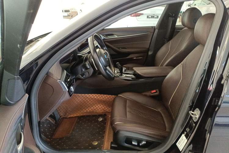 Used BMW 5 Series 2021 Facelifted 530Li Leading Edition M Sport Package
