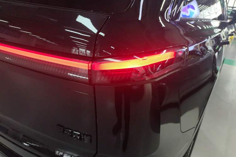 Used ONVO Luxeed L90 2025 Model—Max Six-Seater Version
