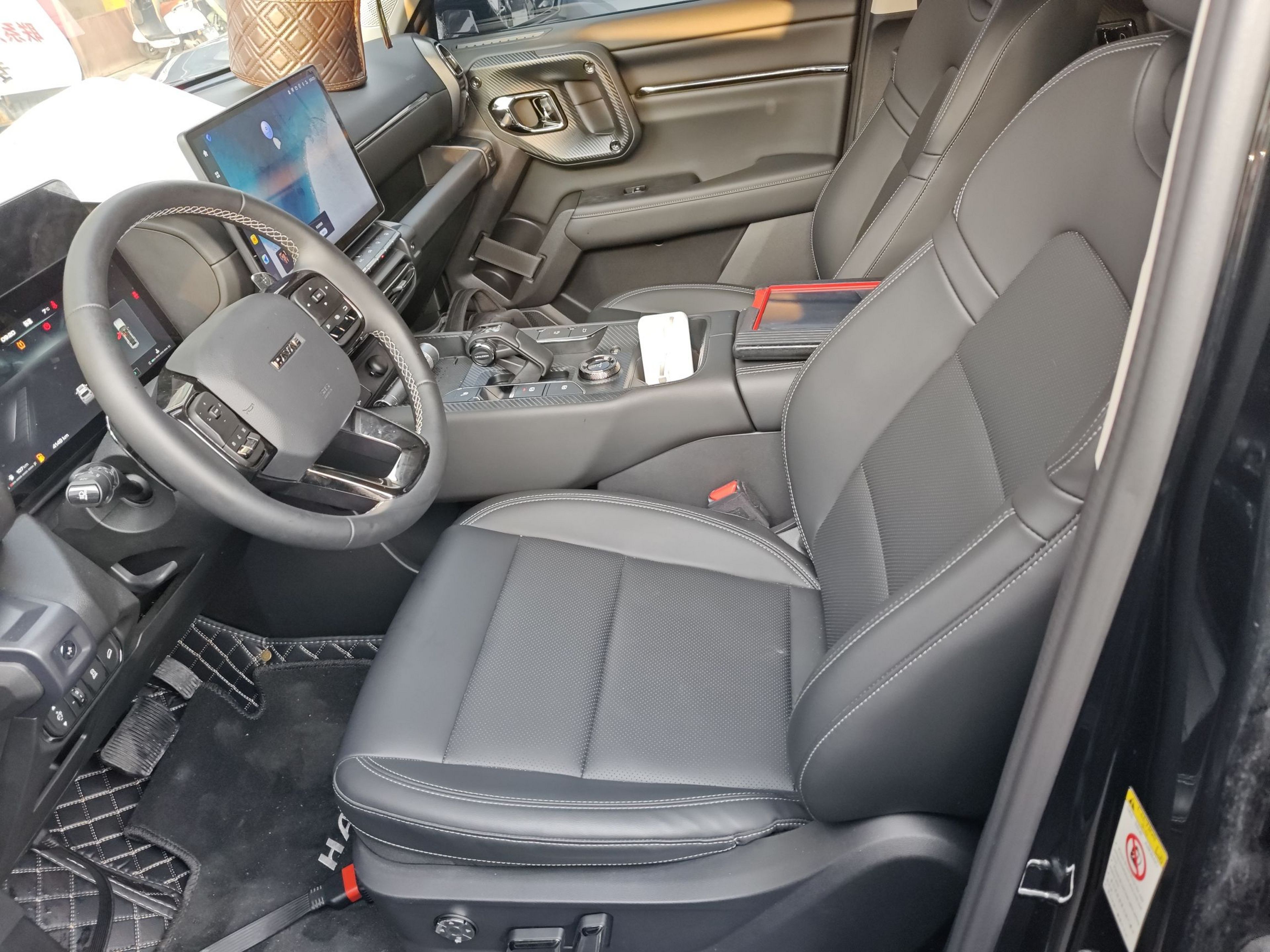 المقاعد الأمامية داخل السيارة