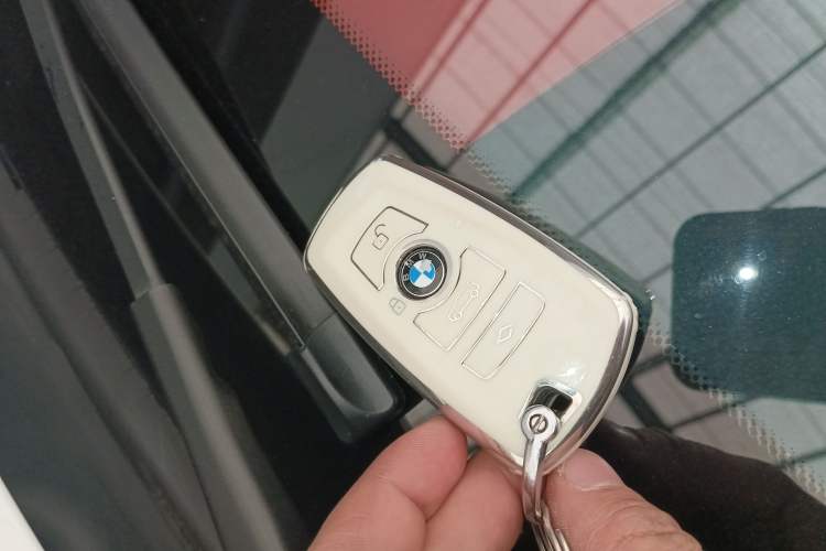 Used BMW 3 Series 2015 320i Luxury Line Stylish Edition
