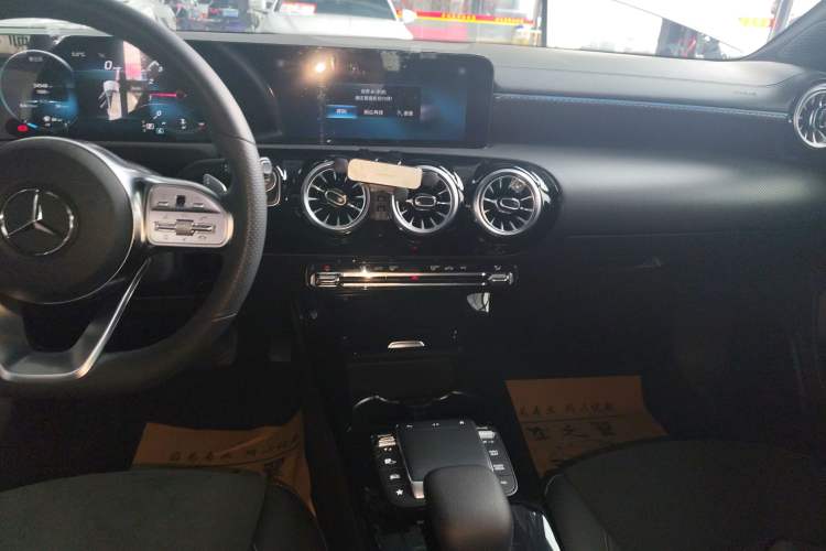 Used Mercedes-Benz A-Class 2022 Revised Version A 200 L Sport Sedan Fashionable Style