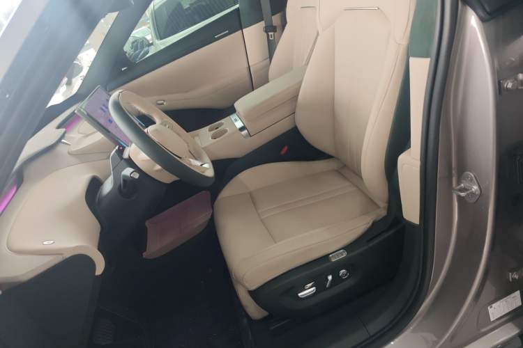 Used  YU7 2025 Ultra-Long Range High-Performance All-Wheel-Drive Max Edition