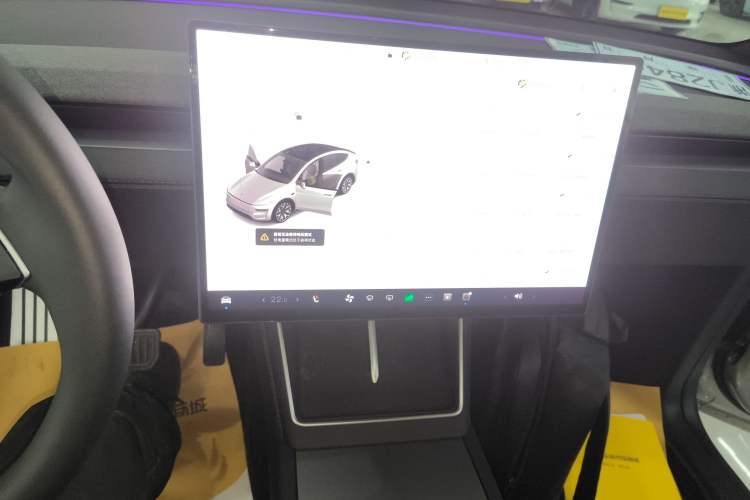 Used Tesla Model Y L 2025 Long-Range All-Wheel-Drive Version
