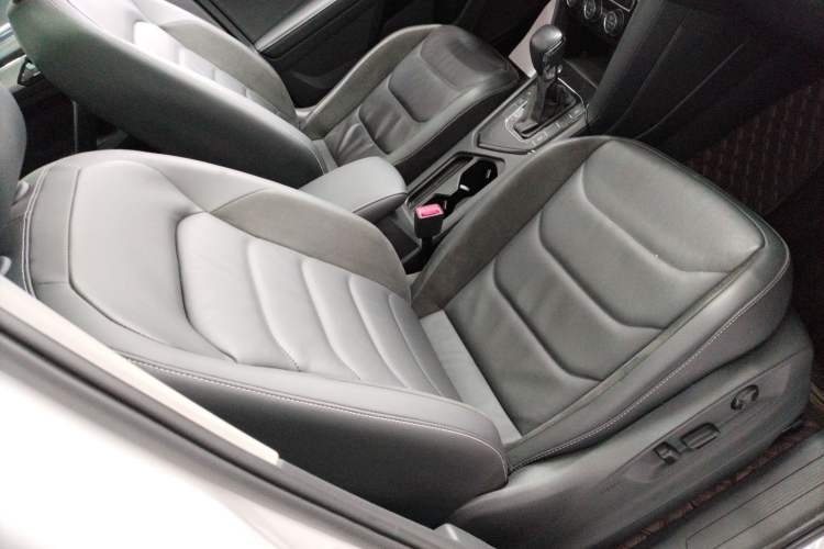 Used Volkswagen Tiguan L 2019 330TSI Automatic Two-Wheel Drive Panoramic Comfort Edition China VI Standard
