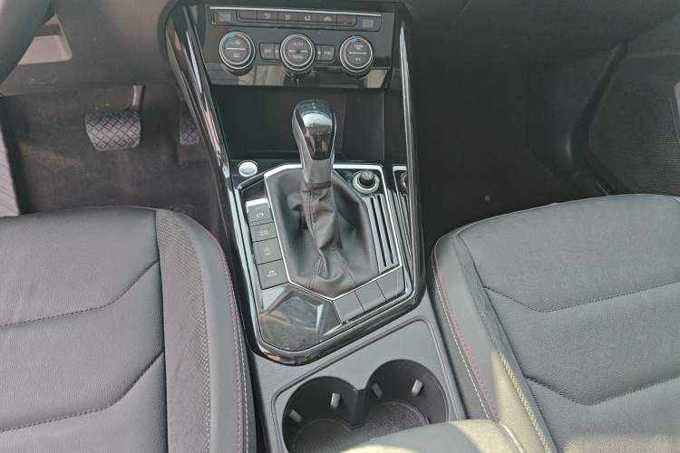 Used Volkswagen Tayron 2019 330TSI Two-Wheel-Drive Luxury Version China V Emission Standard
