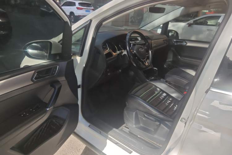 Used Volkswagen Touran 2018 Volkswagen Touran L 280TSI DSG Boundary Edition 7 Seats China VI Standard
