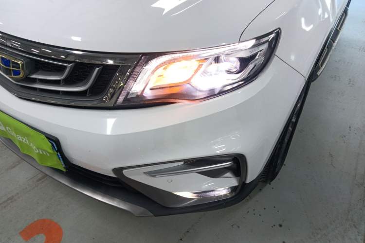 Used Geely Auto Emgrand X7 Sport 2018 1.8TD Automatic Two-Wheel Drive Smart Connect 4G Internet Edition
