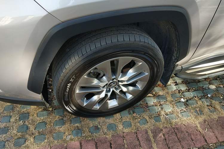 Used Toyota Wildlander 2020 Dual-Engine 2.5L E-CVT Two-Wheel Drive Luxury Edition
