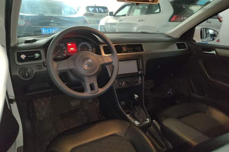 Used Volkswagen Santana 2015 1.6L Automatic Comfort Edition
