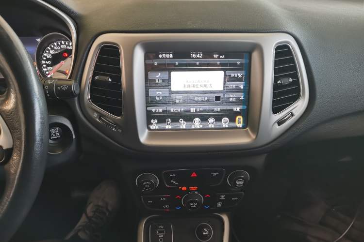 Used  Compass 2017 200T Automatic Family Edition
