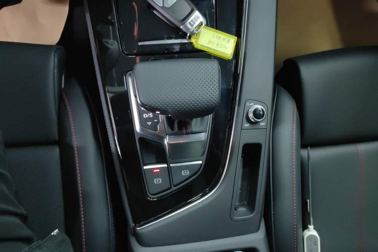 Used Audi A4L 2025 2 Million Units Enjoyment Version 40 TFSI Luxury Dynamic Edition
