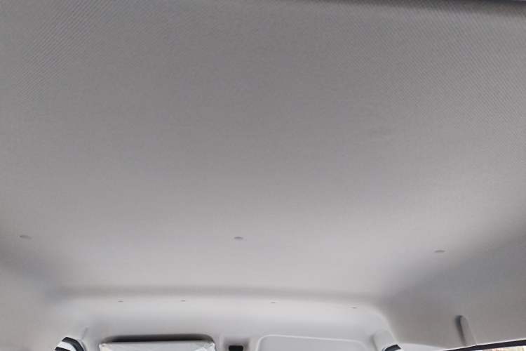 Used Wuling Yangguang 2024 300KM Comfort Version Passenger Van 75kW
