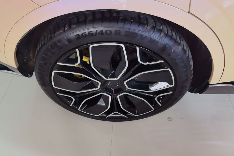 Used  11 2024 630 Rear-Wheel Drive Edition with Three Lasers
