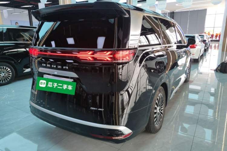 Used Denza D9 2022 DM-i 970 Four-Wheel Drive Flagship Model
