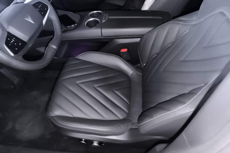 Used  SL03 2023 200Max Range-Extended Version
