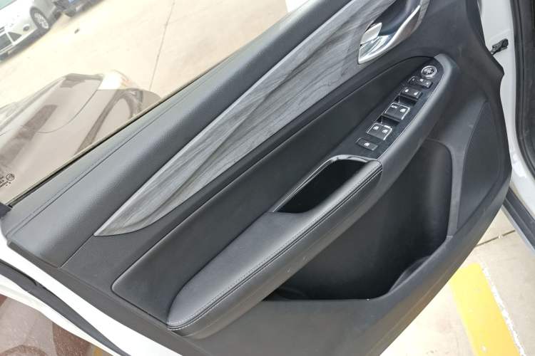 Used Baojun 730 2019 1.5T CVT Flagship Version 7 Seats China V Emission Standard
