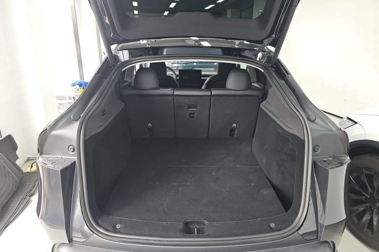 Used Tesla Model Y 2025 Rear-Wheel Drive First Edition
