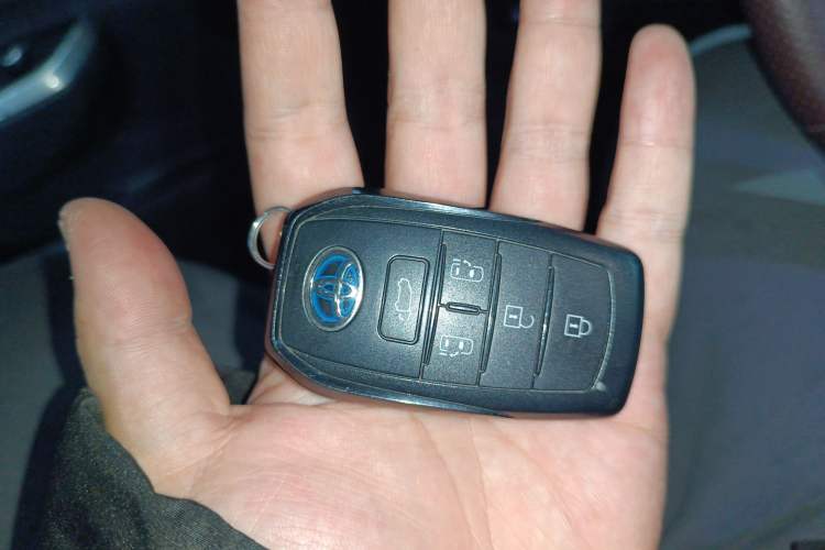 Used Toyota Sienna 2023 2.5L Hybrid Platinum Edition