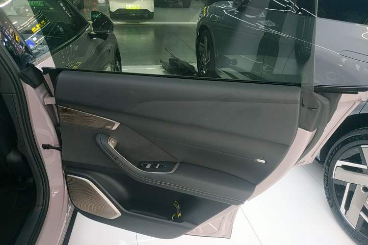 Used ONVO L60 2024 60 kWh Rear-Drive Version
