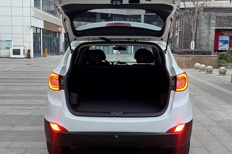 Used Hyundai ix35 2015 2.0L Automatic 2WD Smart Type China IV