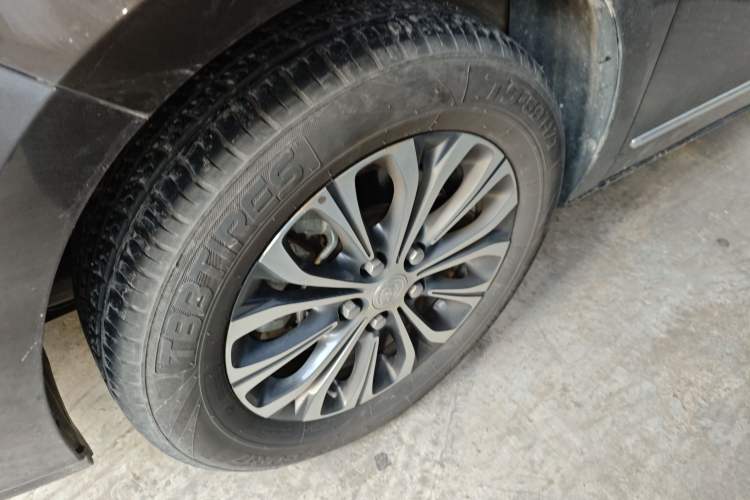 Used Buick GL8 2021 Land Cruiser Executive Class 652T Luxury Model
