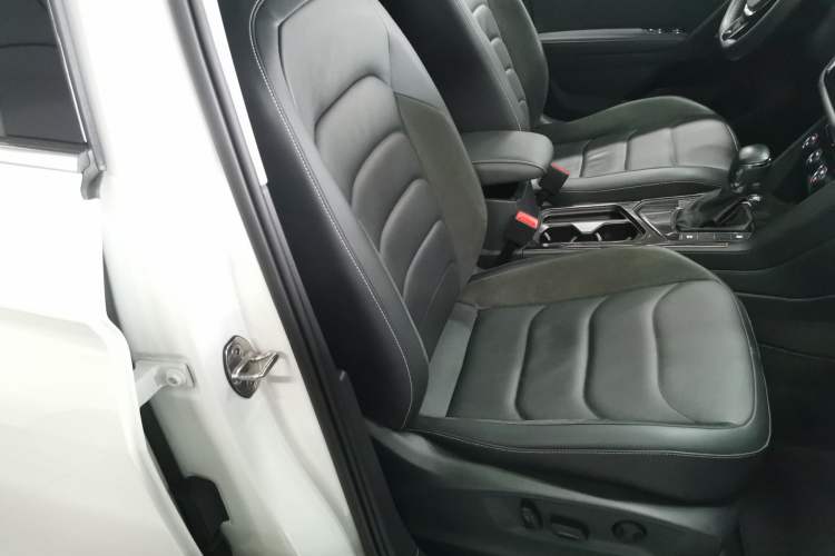 Used Volkswagen Tiguan L 2019 Updated Version 330TSI Automatic Two-Wheel Drive Panoramic Comfort Edition China VI Standard
