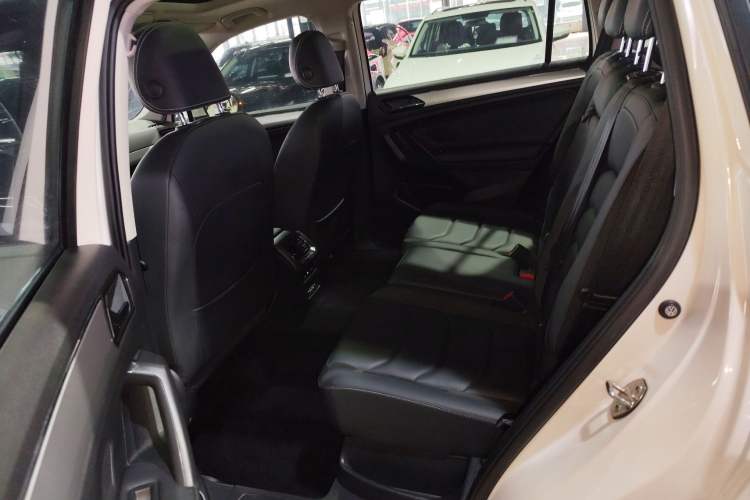 Used Volkswagen Tiguan L 2019 Updated Version 330TSI Automatic Two-Wheel Drive Panoramic Comfort Edition China VI Standard
