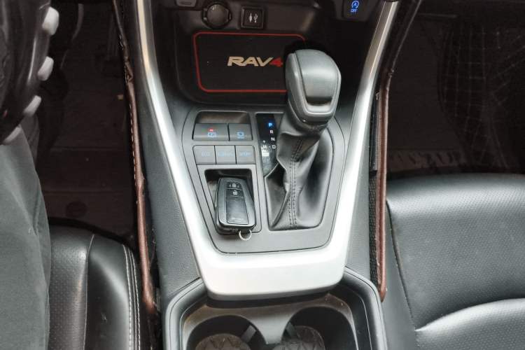 Used Toyota RAV4 2022 2.0L CVT Two-Wheel Drive Fashion Edition
