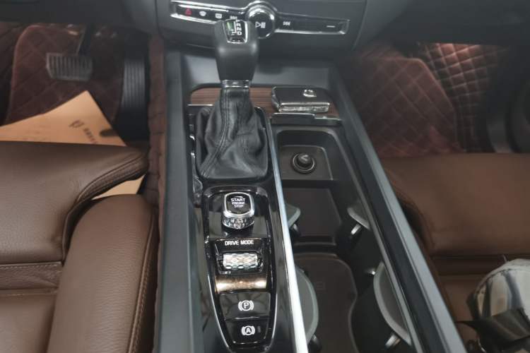 Used Volvo XC60 2021 T5 4x4 Smart Luxury Edition
