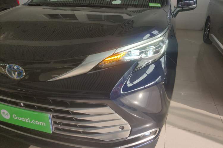 Used Toyota Sienna 2021 2.5L Hybrid Platinum Edition