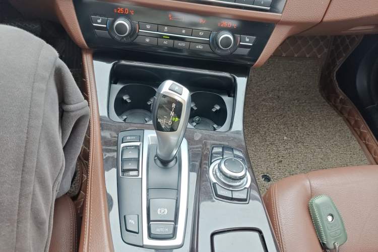 Used BMW 5 Series 2017 525Li Leading Model
