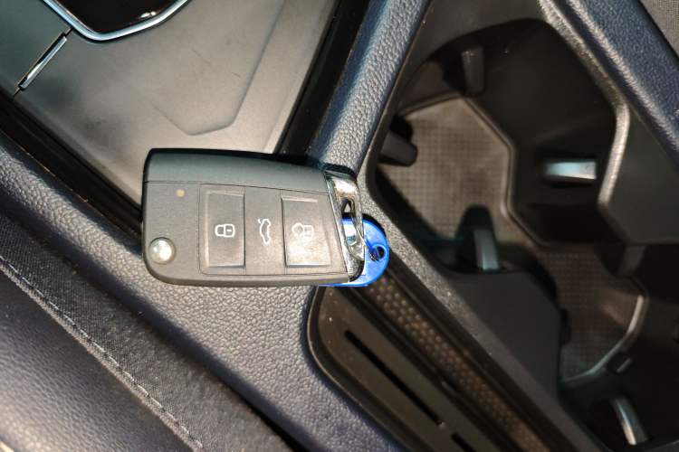 Used Volkswagen Tharu 2023 300TSI Two-Wheel-Drive Moonlight Edition
