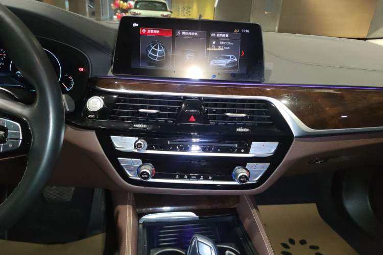 Used BMW 5 Series 2019 525Li Luxury Package
