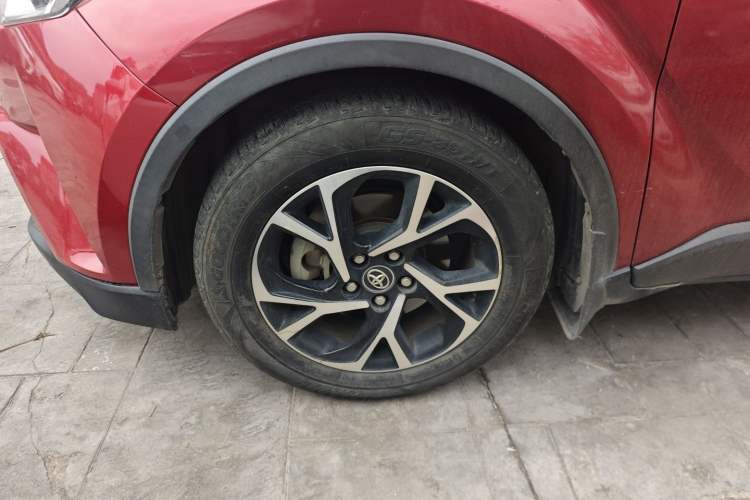 Used Toyota C-HR 2018 2.0L Leading with Sunroof China VI Standard
