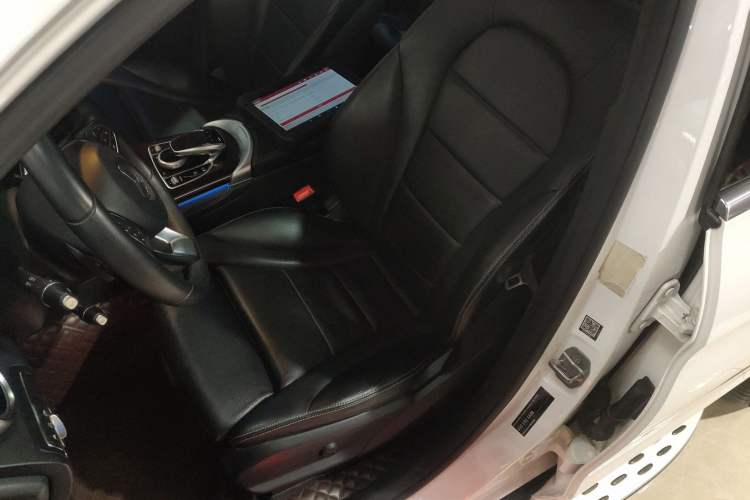 Used Mercedes-Benz GLC 2017 GLC 260 4MATIC Luxury Model
