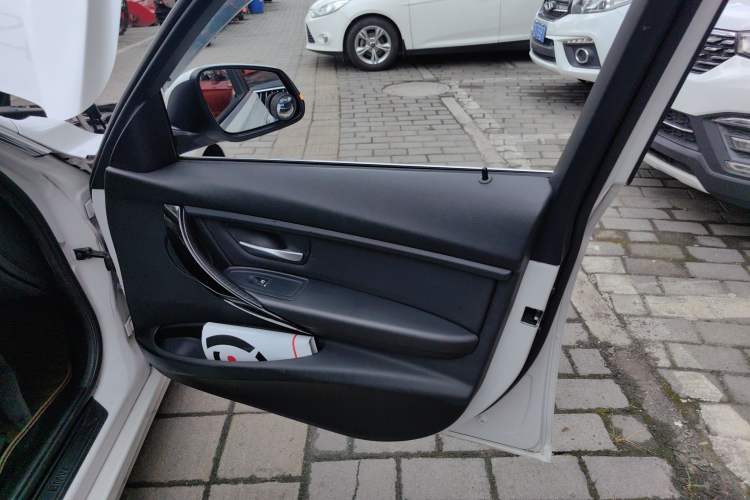 Used BMW 3 Series 2016 320Li Ambition Model
