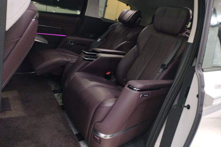 Used Buick Century 2023 2.0T Six-Seater Yinshi Edition
