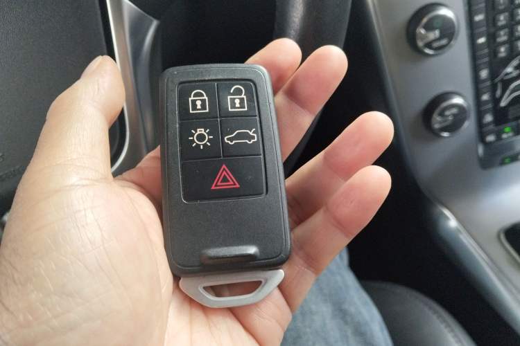 Used Volvo V40 2019 T3 Smart Luxury Edition