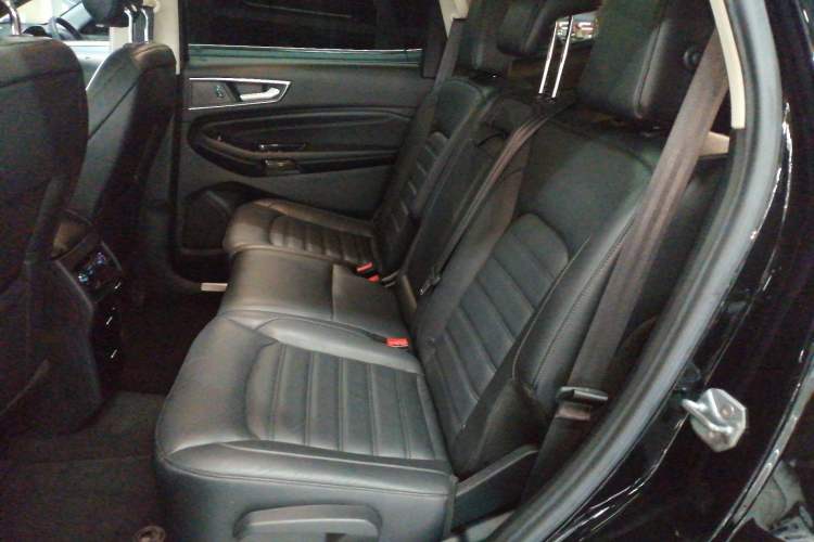 Used Ford Edge 2016 EcoBoost 245 Two-Wheel-Drive Titanium 7-Seater
