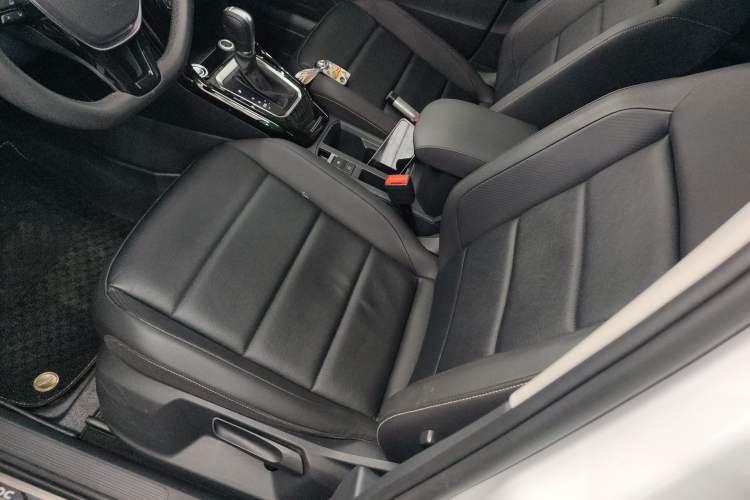 Used Volkswagen T-ROC 2018 280TSI DSG Two-Wheel-Drive Comfort Version China V Standard
