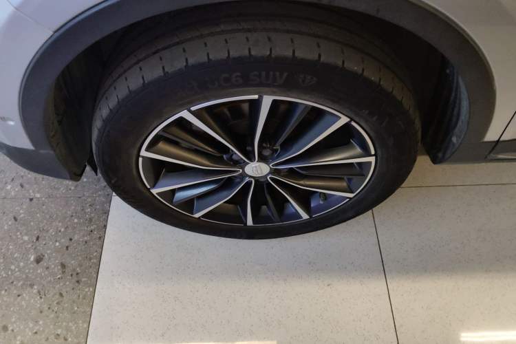 Used Geely Auto Emgrand X7 Sport 2018 1.8TD Automatic Two-Wheel Drive ZhiZun Model with 4G Connectivity
