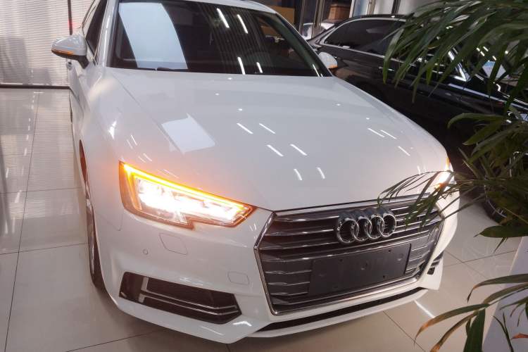 Used Audi A4L 2018 30th Anniversary Edition 40 TFSI Fashion Model
