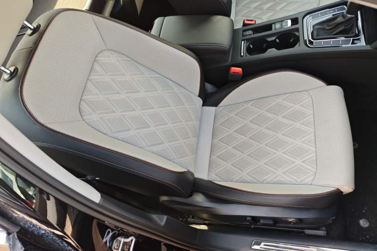 Used Volkswagen Magotan 2023 2 Million Units Commemorative Edition 330TSI DSG Luxury Version
