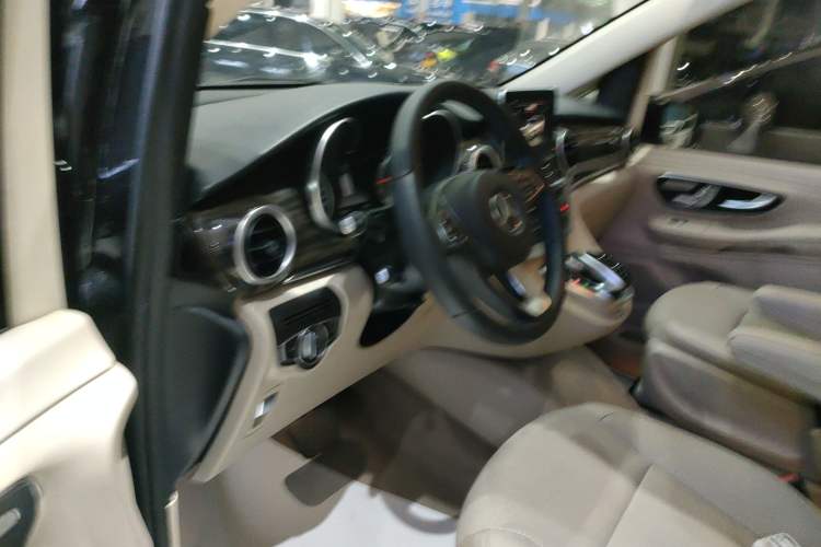 Used Mercedes-Benz V-Class 2018 V 260 Avantgarde Edition China VI
