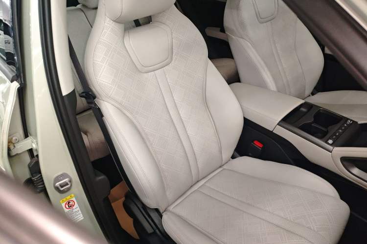 Used BYD Yuan UP 2025 Intelligent Driving Version 401 km Leading Edition