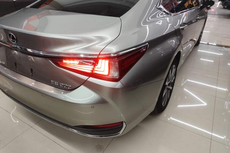 Used Lexus ES 2020 200 Excellence Edition
